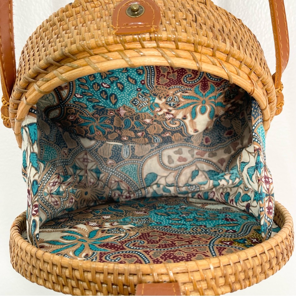 Round Woven Bali Rattan Crossbody Bag - Picture 5 of 5